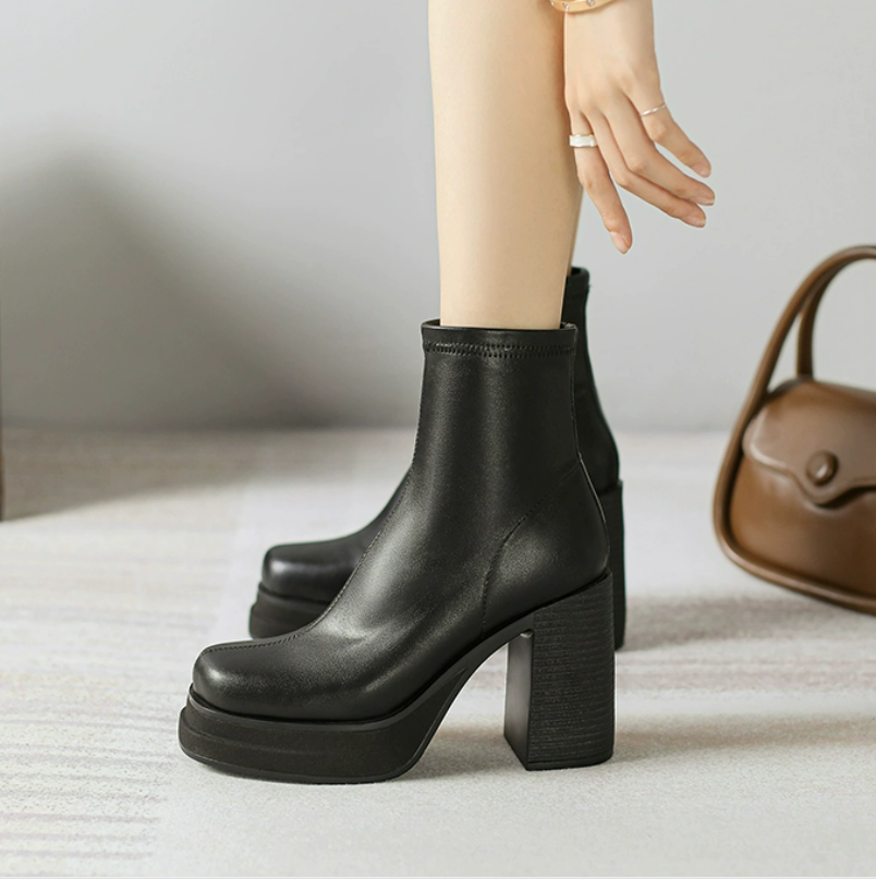 未使用✨️イエロ BLACK CHUNKY HEEL SHORT BOOTS S イエロ TOKYO BLACK CHUNKY HEEL SHORT BOOTS