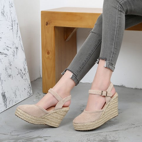 Women's Small Size Closed Toe Wege Heels US2(eu32)=UK13(210mm) / beige Women's Small Size Closed Toe Wege Heels US2(eu32)=UK13(210mm) / beige