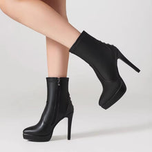 Petite Feet Women's Size 3 Platform Short Boots TS67