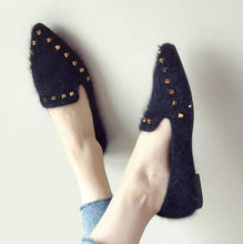 Small Feet Flat Shoes With Stud TS397