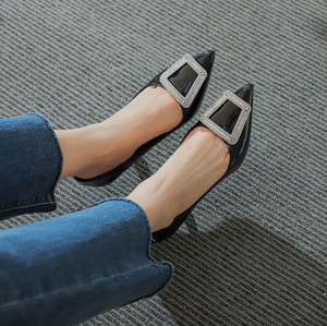 Small Feet Patent Pump Shoes With Rhinestone Buckle TS380