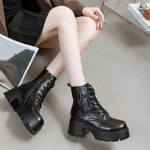 Small Feet Women's Block Thicksole Leather Boots FS274