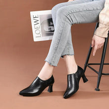 Women's Petite Chunky Heel Leather Booties FS171