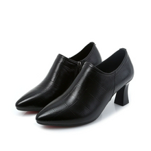 Women's Petite Chunky Heel Leather Booties FS171