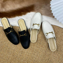 Women's Petite Feet Flat Leather Loafers AW2673
