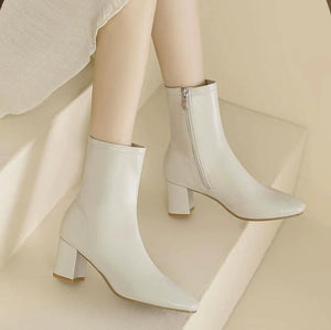 Women's Petite Feet Side Zipper Chunky Heel Boots MS395
