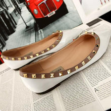Women's Petite Feet Stud Patent Flat Shoes FS292