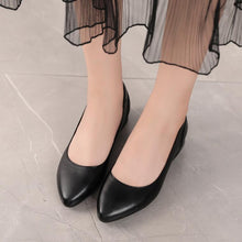 Women's Petite Size Leather Low Heel Pumps DS131
