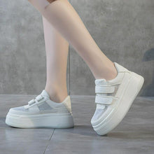 Women's Size 2 Thicksole Leather Sneakers FS116