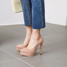 Petite Size 2 Closed Toe Suede Heels Pumps GS365