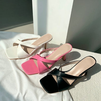 Petite Size Strap Leather Sandals Size US1.5 For Sale