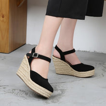 Women's Small Size Closed Toe Wege Heels DS196