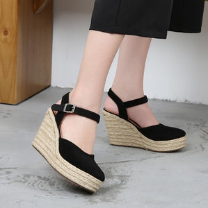 Women's Small Size Closed Toe Wege Heels DS196