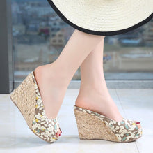 Small Size Floral Printed Canvas Wedge Sandals ES71